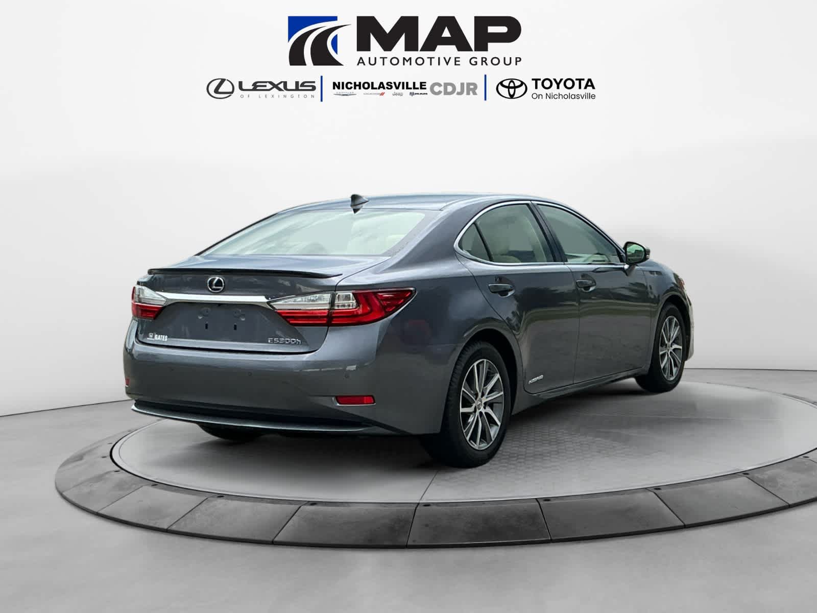 Used 2016 Lexus ES 300h w/ Luxury Package w/Wood Trim FWD image 5