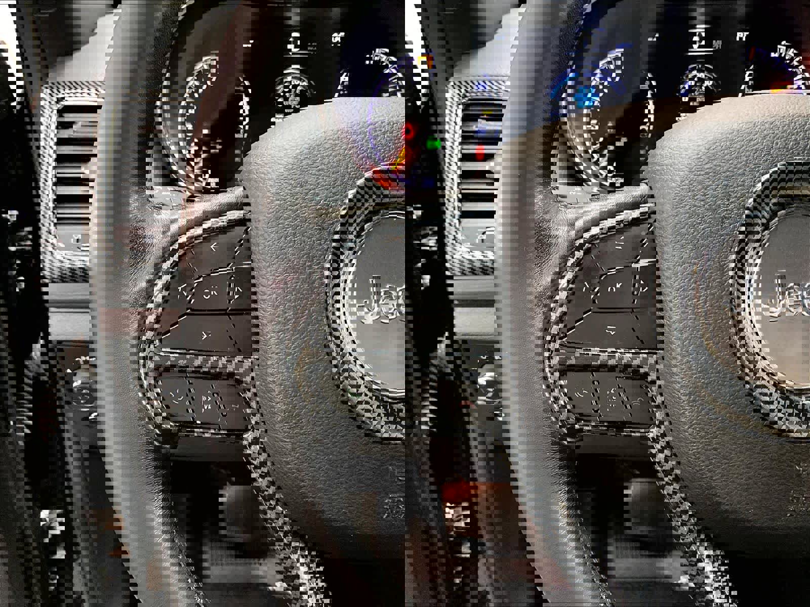 Used 2021 Jeep Grand Cherokee Laredo AWD/4WD image 20