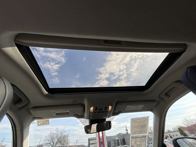 Used 2024 Toyota Highlander XLE image 25