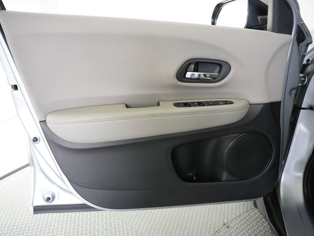 Used 2018 Honda HR-V LX image 36