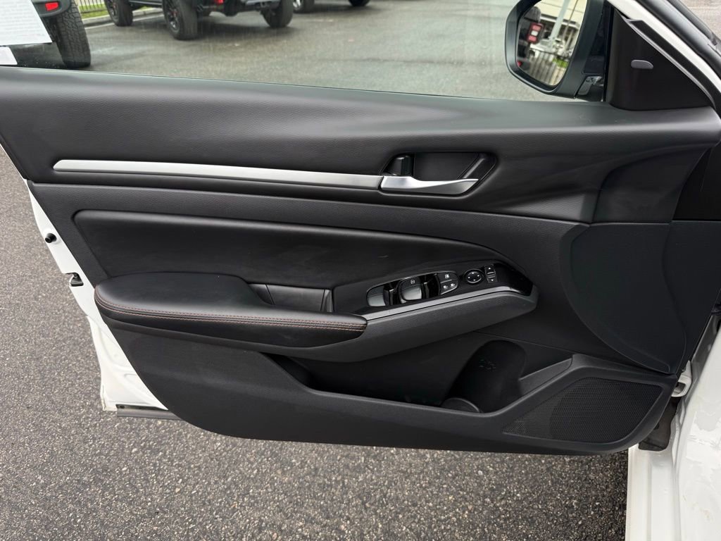 Used 2024 Nissan Altima 2.5 SR image 19