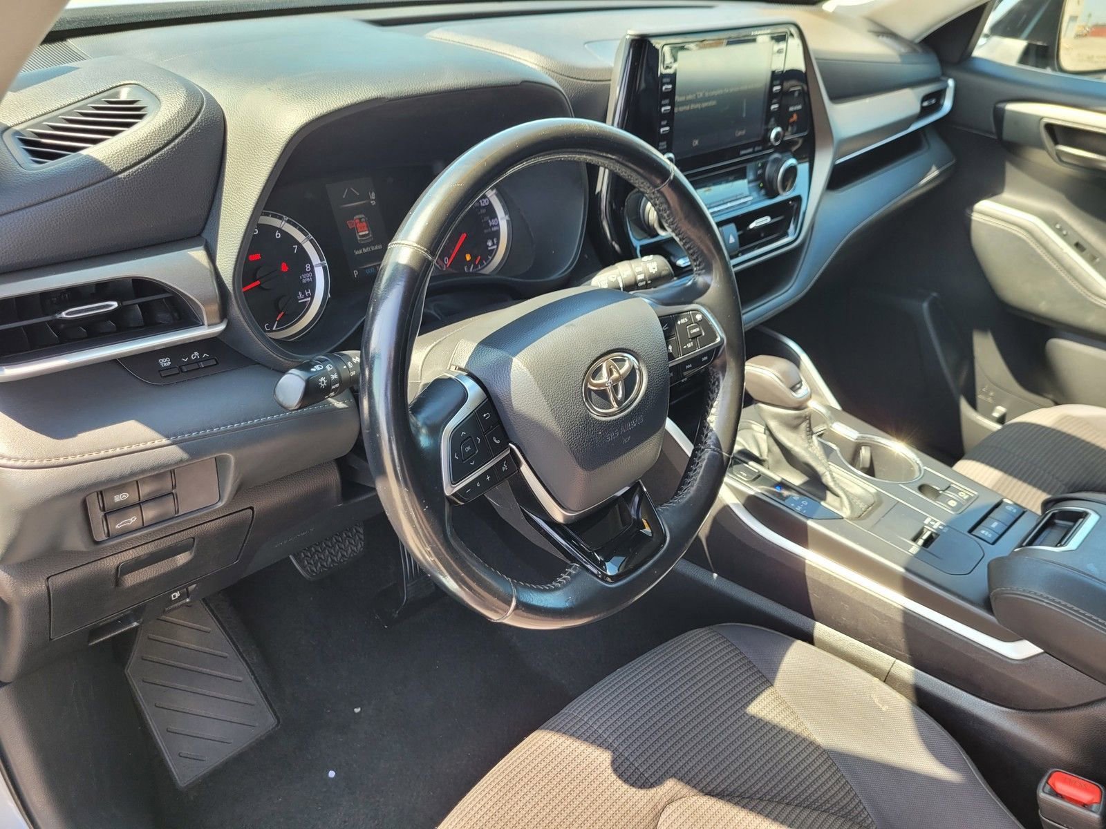 Used 2021 Toyota Highlander LE FWD image 14
