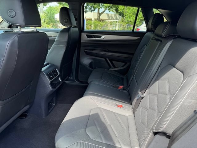 Used 2025 Volkswagen Atlas Cross Sport SE AWD/4WD image 11