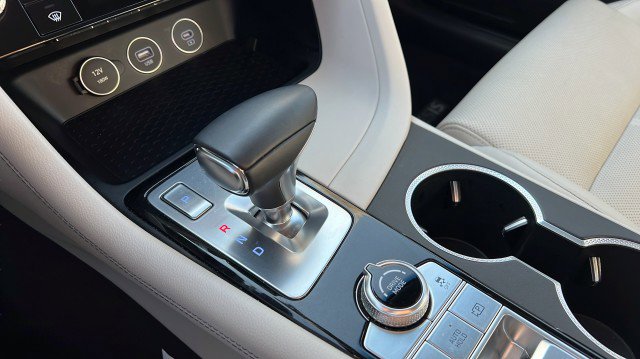 Used 2025 Genesis G70 2.5T image 23