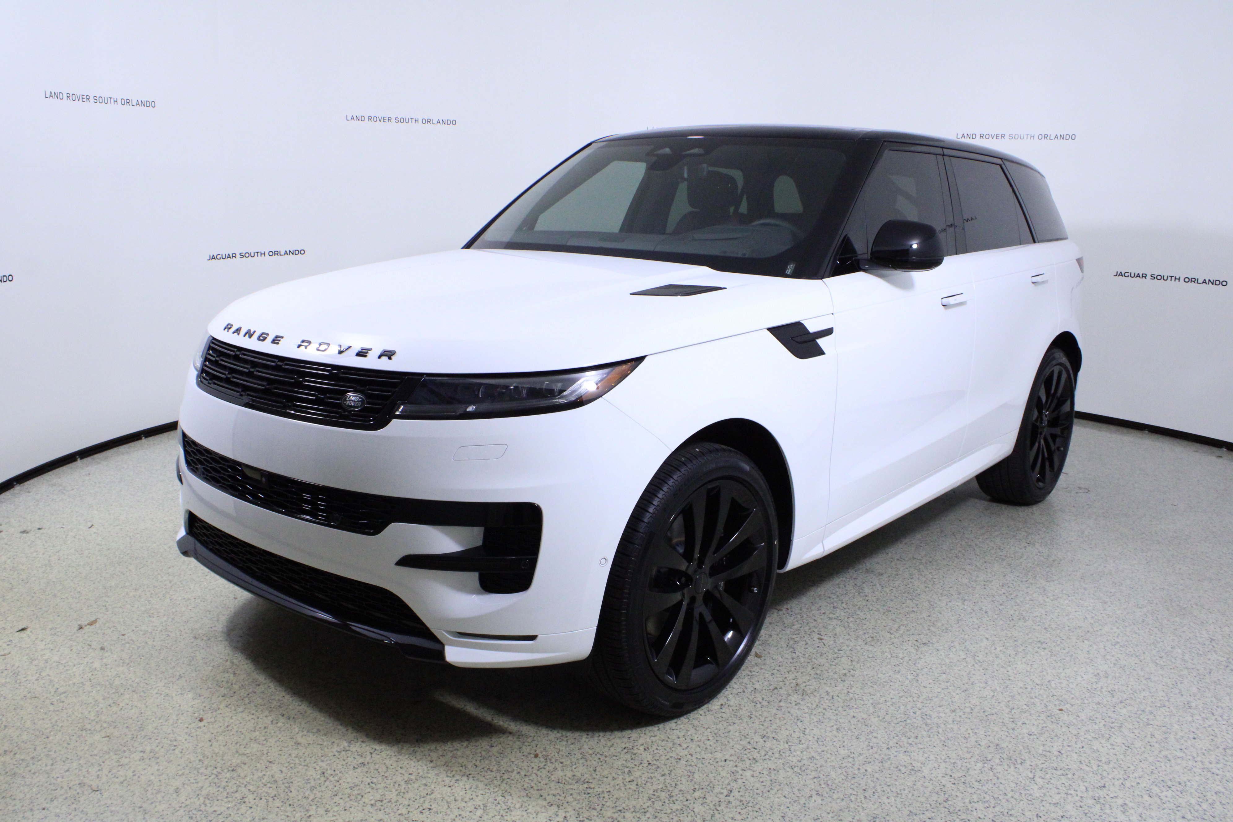New 2026 Land Rover Range Rover Sport Dynamic SE AWD/4WD image 4