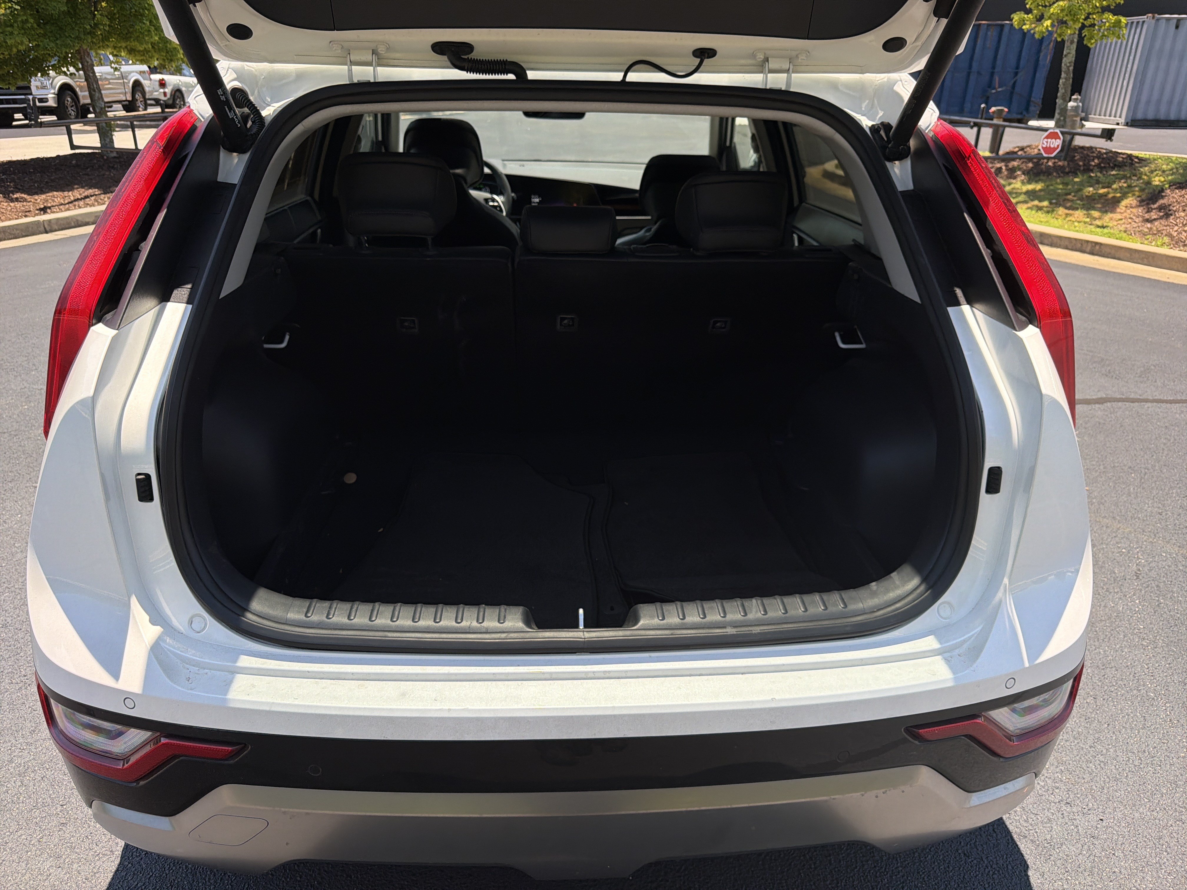 Used 2023 Kia Niro SX Touring FWD image 49