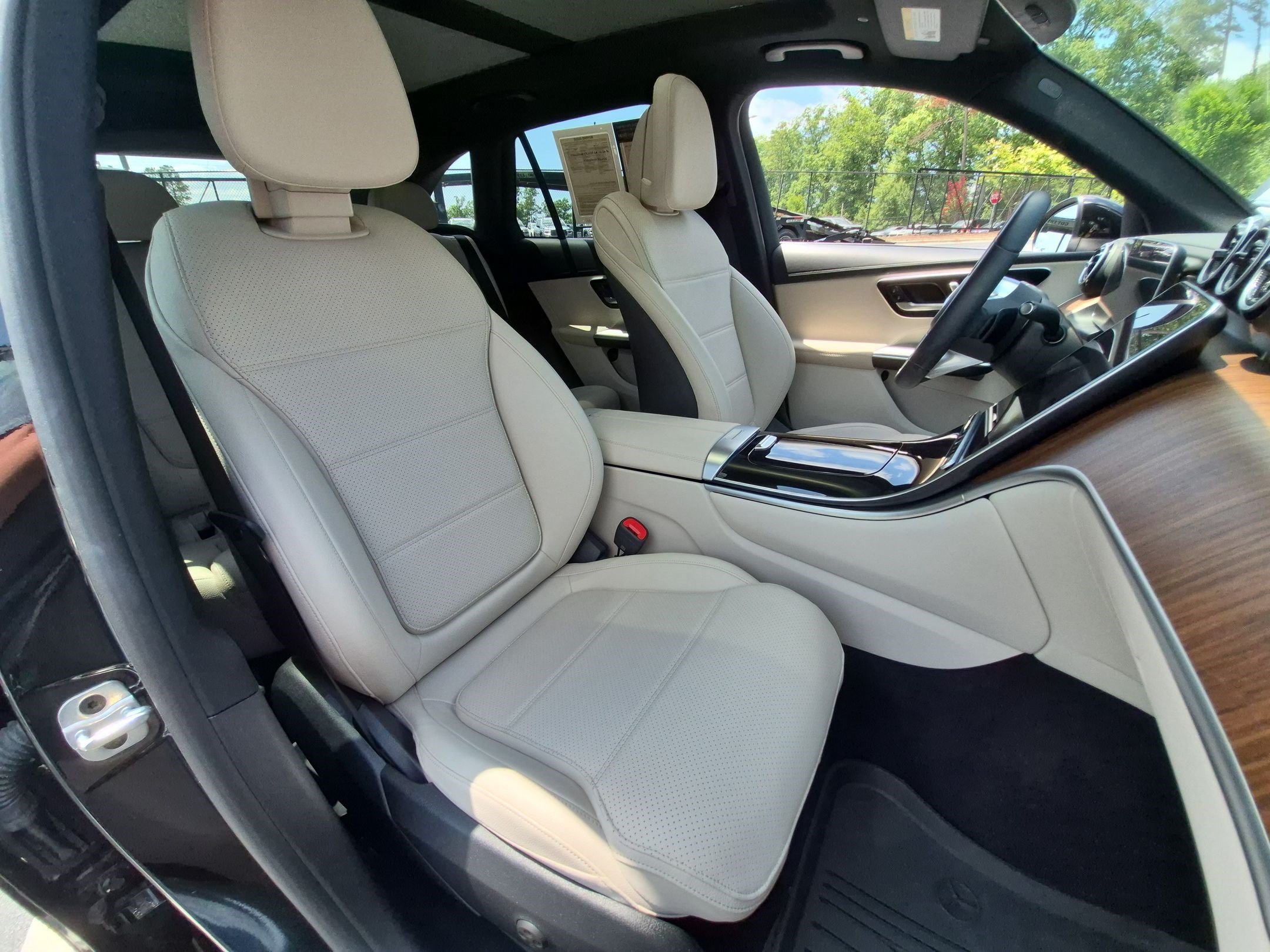 Used 2023 Mercedes-Benz GLC 300 4MATIC image 32