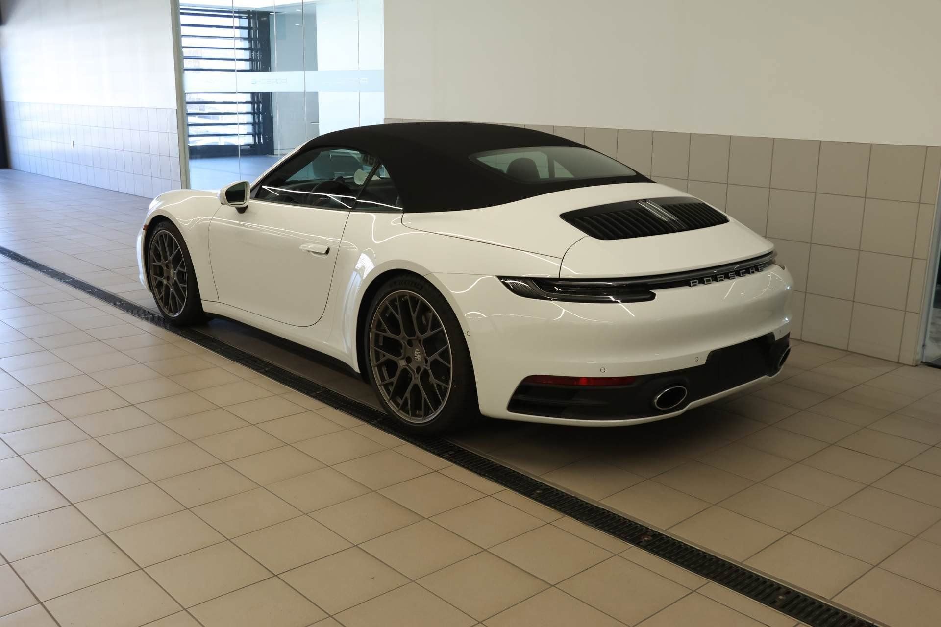 Used 2024 Porsche 911 Carrera S RWD image 3
