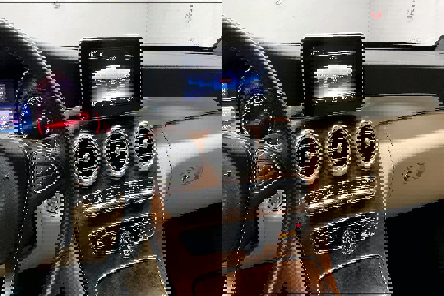 Used 2018 Mercedes-Benz C 300 Sedan image 9