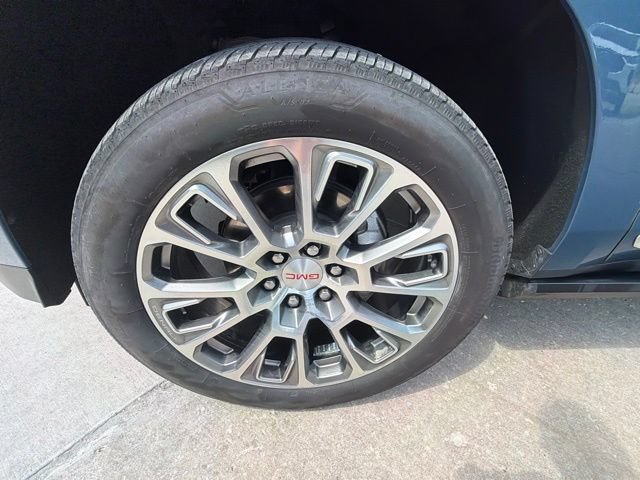 Used 2025 GMC Yukon Denali w/ Sun & Power Step Package AWD/4WD image 11