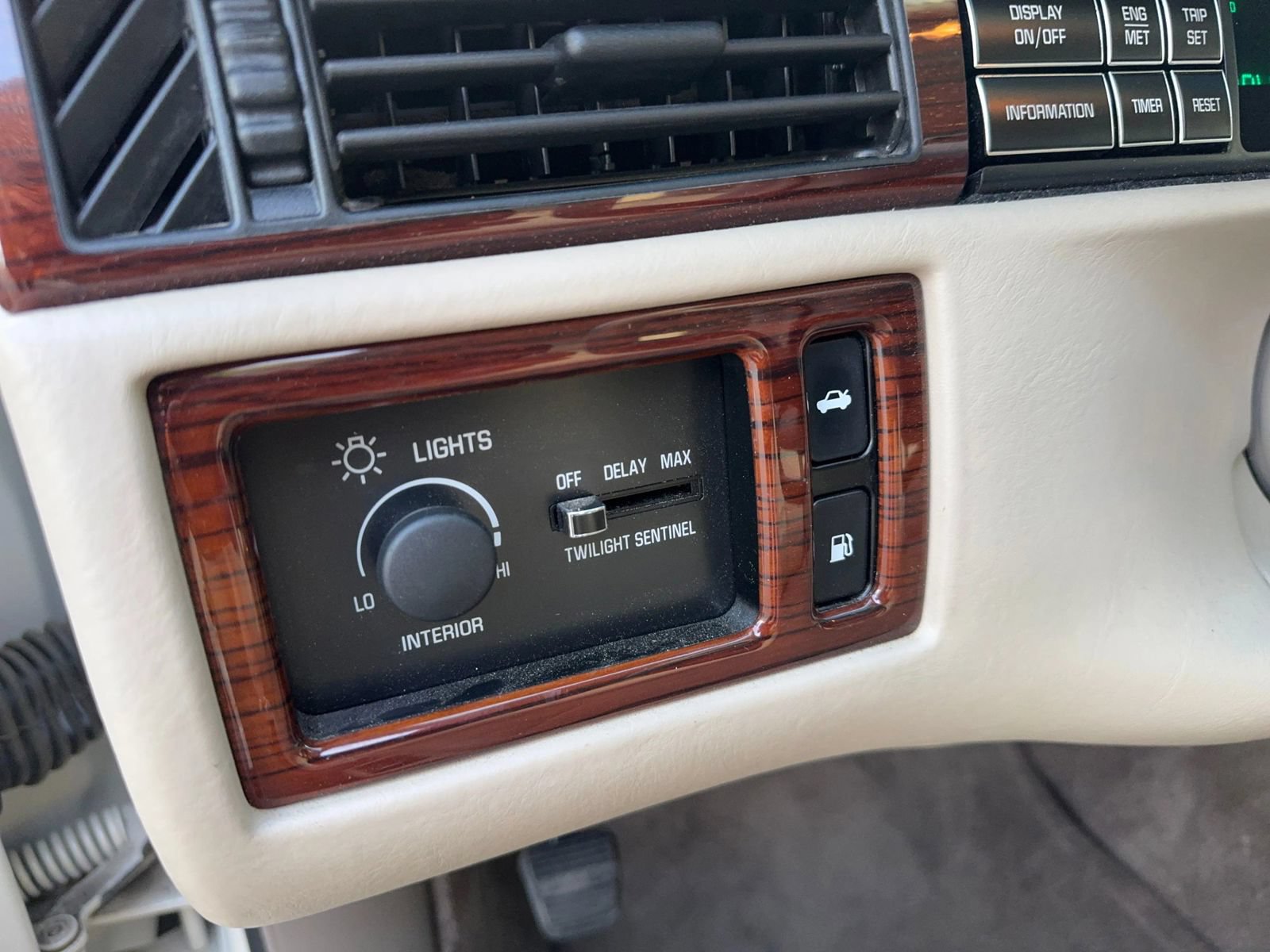 Used 1994 Cadillac De Ville Concours FWD image 16