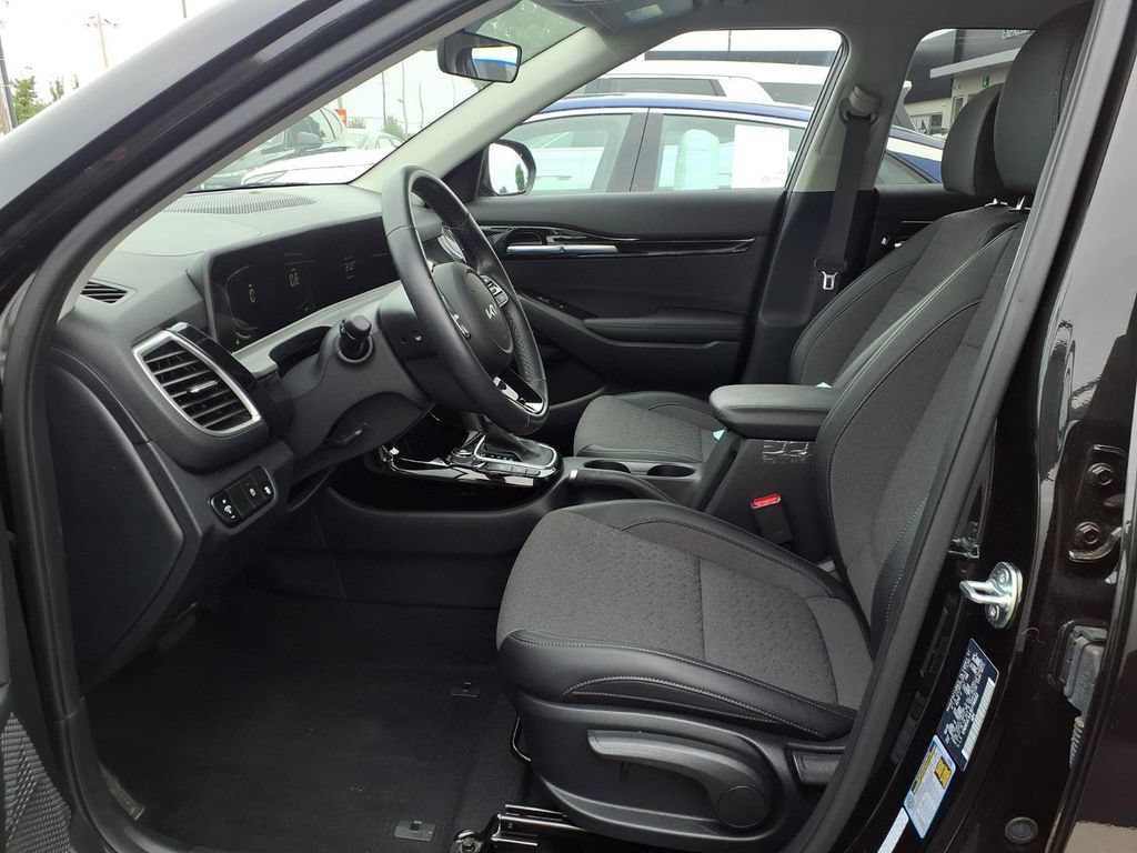 Used 2025 Kia Seltos S AWD/4WD image 18