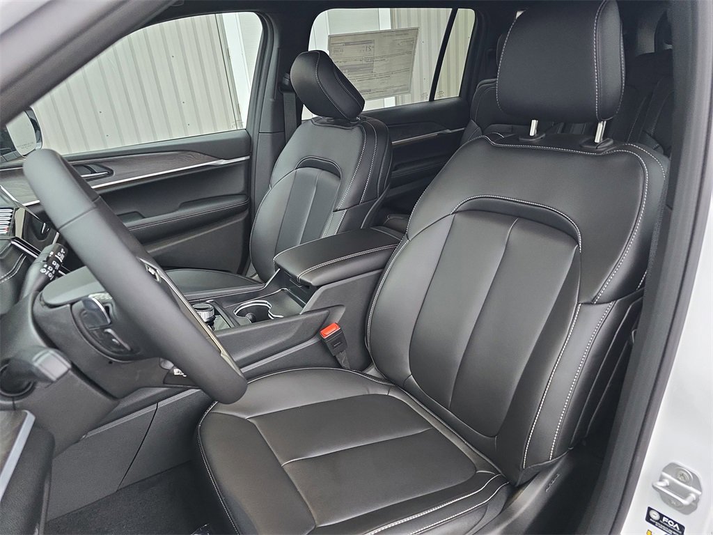 New 2025 Jeep Grand Cherokee L Limited w/ MOPAR Finishing Package image 17