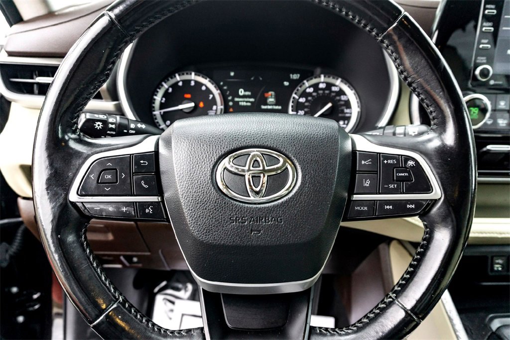 Used 2022 Toyota Highlander XLE image 17