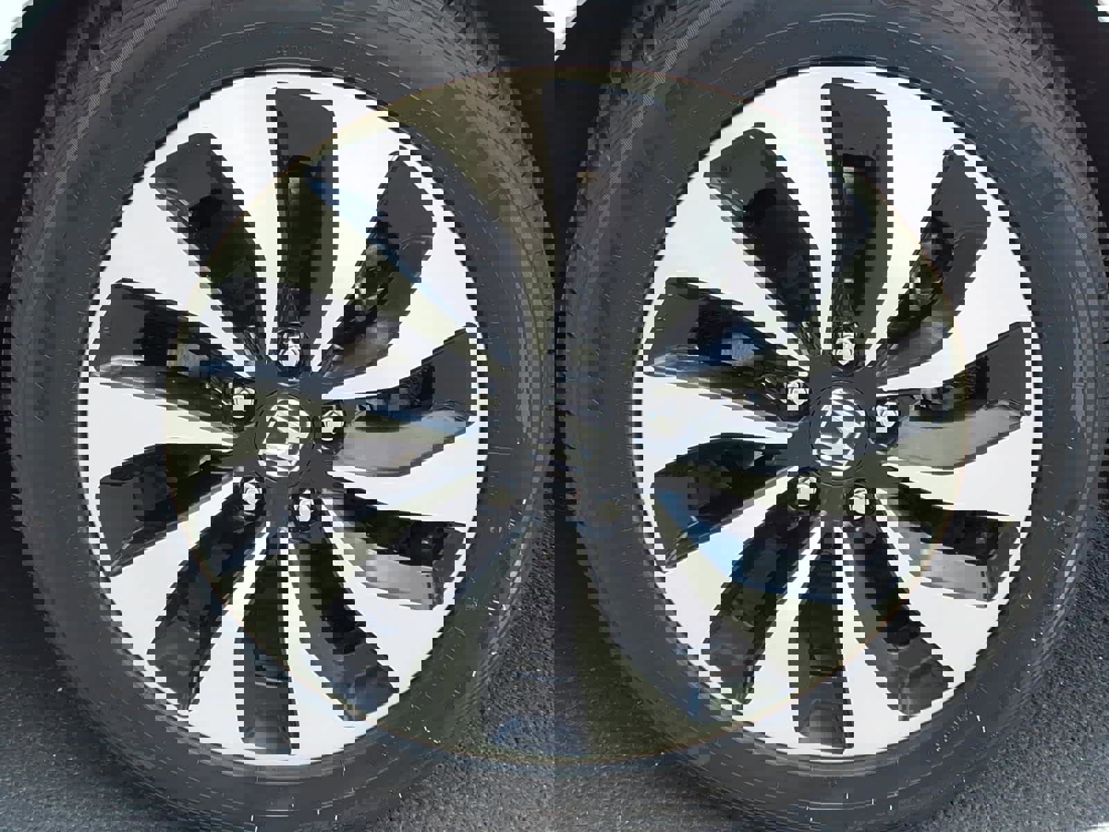 Used 2017 Honda Accord Touring image 11