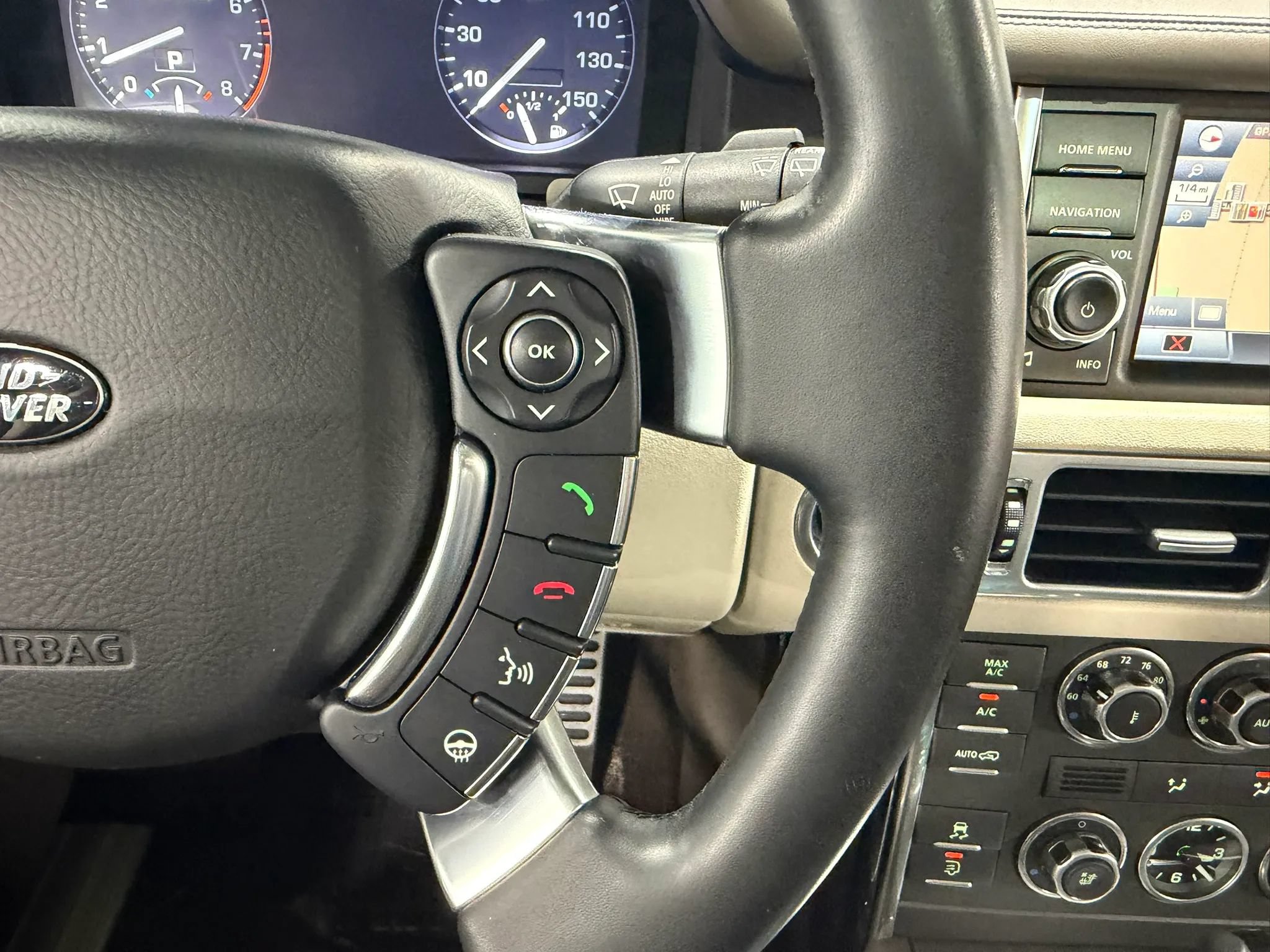 Used 2010 Land Rover Range Rover Supercharged AWD/4WD image 17