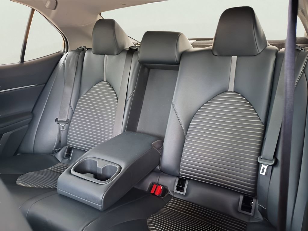 Used 2018 Toyota Camry SE FWD image 13