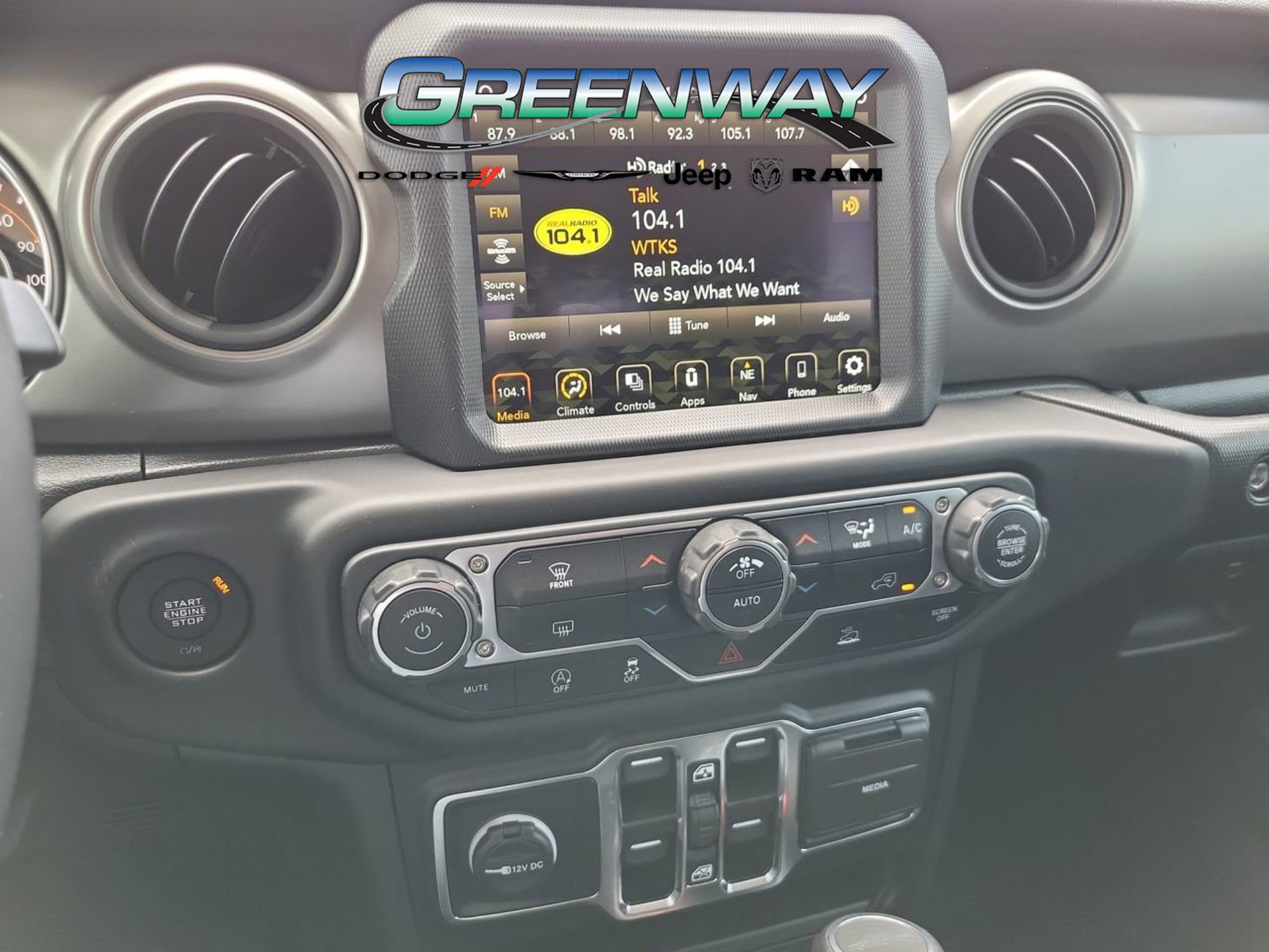 Used 2023 Jeep Gladiator Mojave AWD/4WD image 16