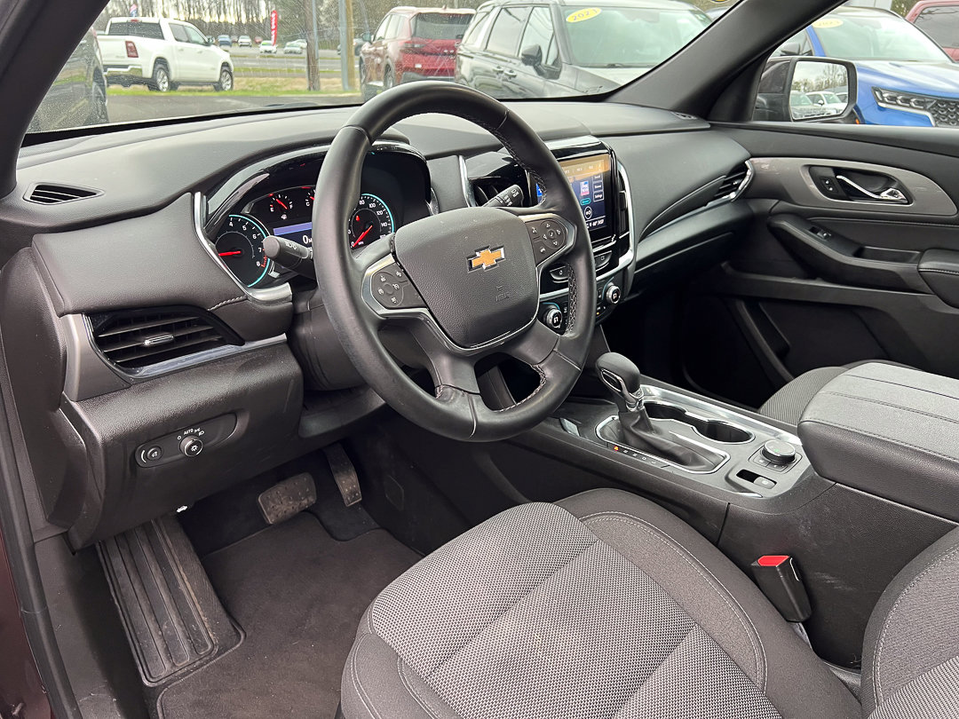 Used 2023 Chevrolet Traverse LT image 18