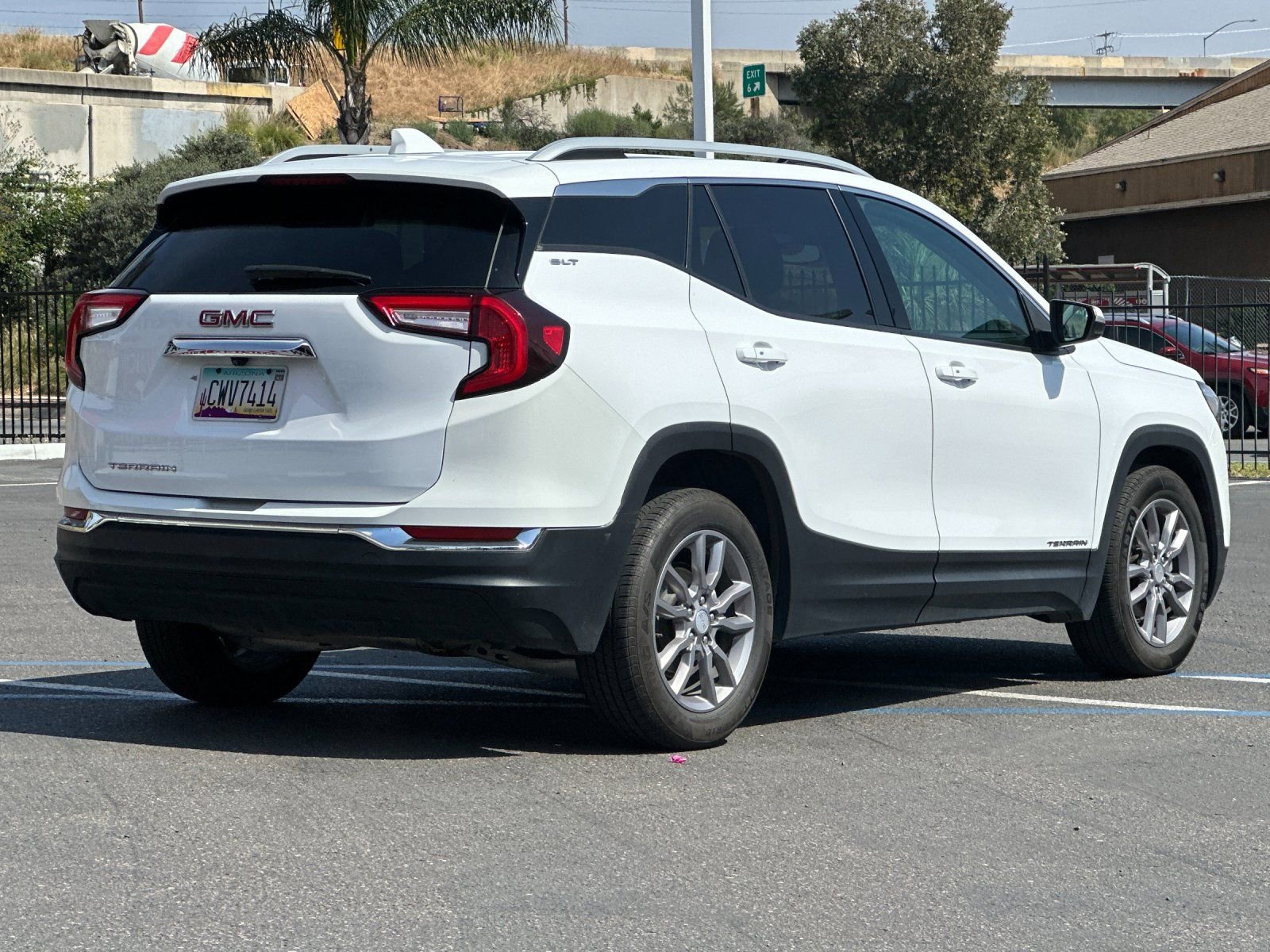 Used 2024 GMC Terrain SLT FWD image 5