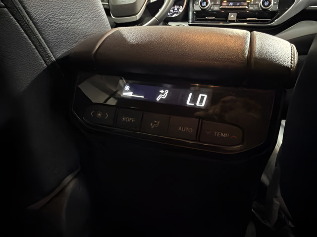 Used 2022 Toyota Highlander XSE FWD image 34