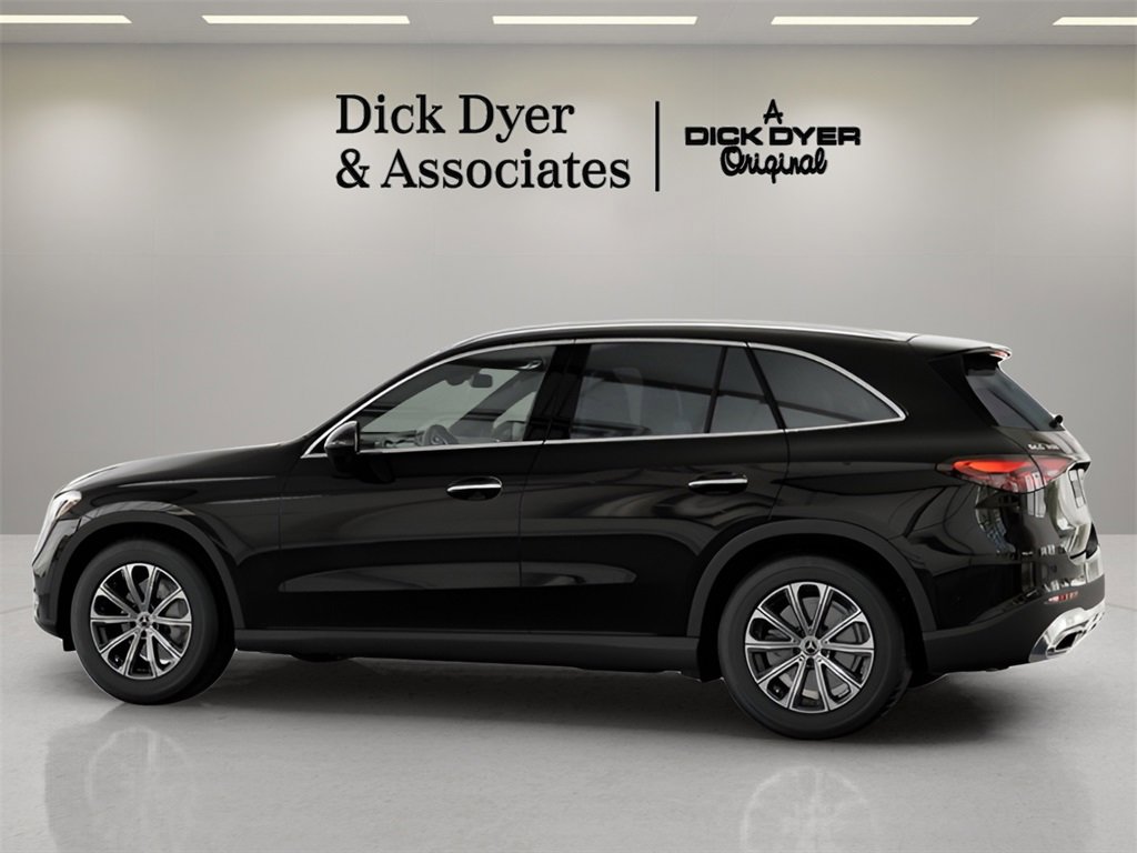 Used 2025 Mercedes-Benz GLC 300 4MATIC image 17