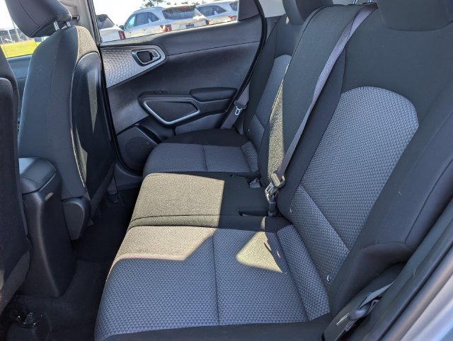 Used 2025 Kia Soul LX w/ LX Technology Package FWD image 29