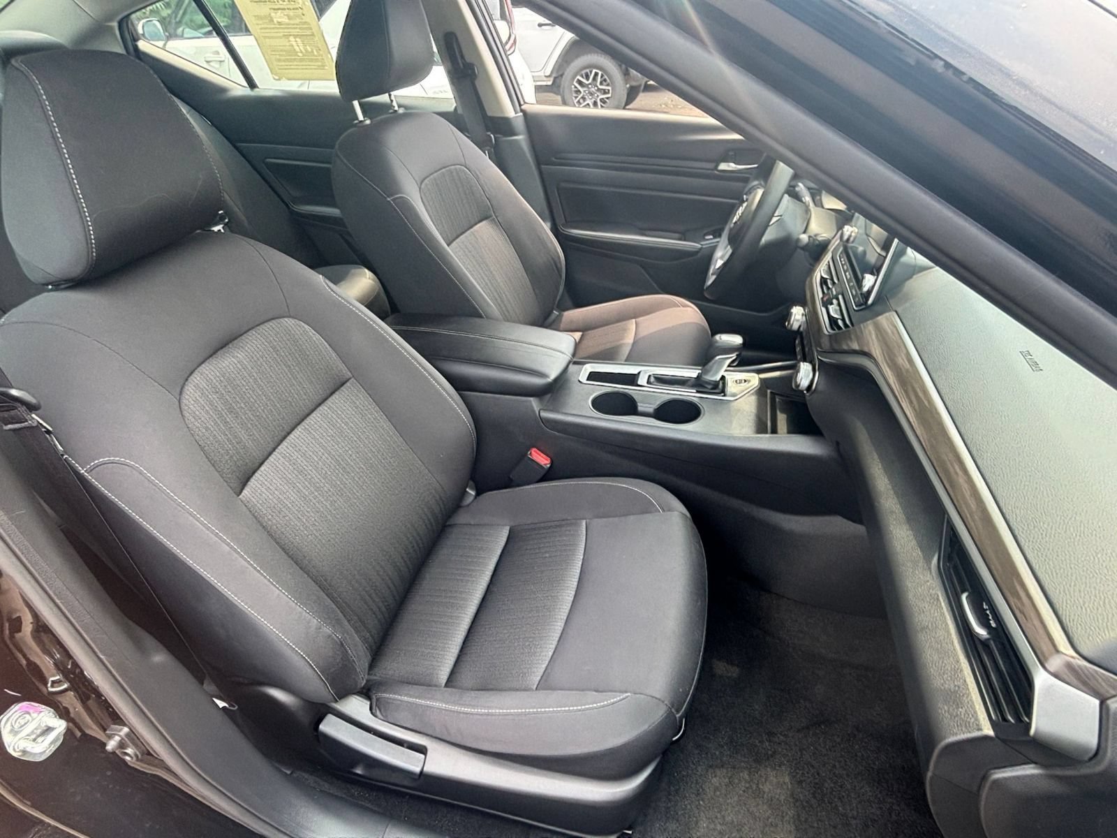 Used 2025 Nissan Altima 2.5 SV FWD image 34