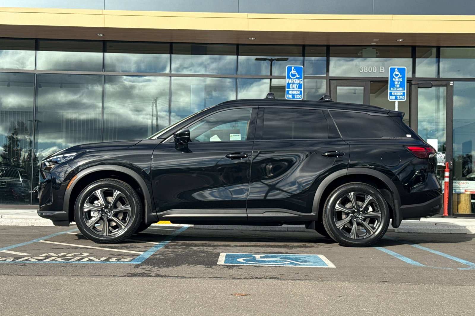 New 2026 INFINITI QX60 Autograph w/ Dark Cargo Package image 2