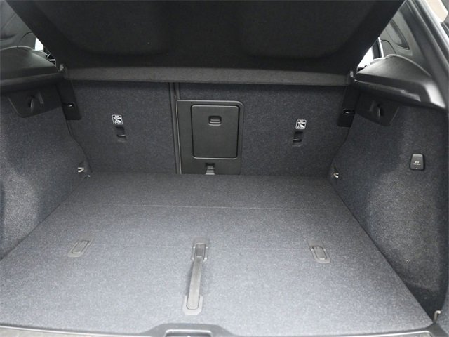 Used 2024 Volvo XC40 B5 Plus w/ Protection Package Premier image 30