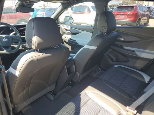 Used 2025 Buick Envista Preferred w/ Convenience II Package image 29