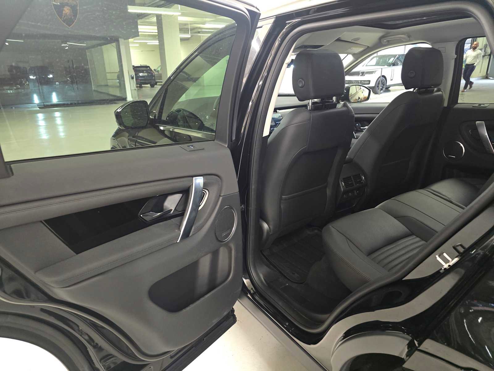 Used 2025 Land Rover Discovery Sport S image 18