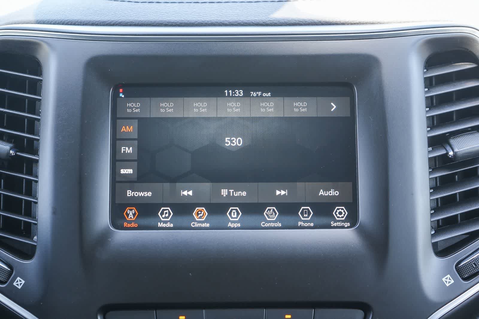 Used 2021 Jeep Cherokee Latitude Plus FWD image 15