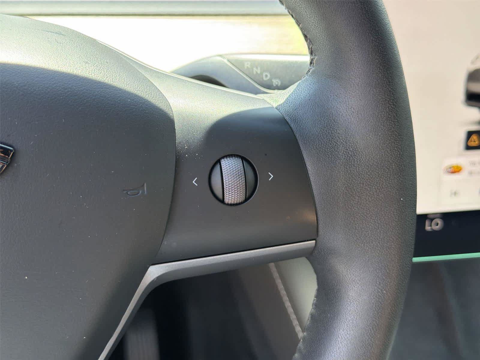 Used 2023 Tesla Model Y Long Range AWD/4WD image 35