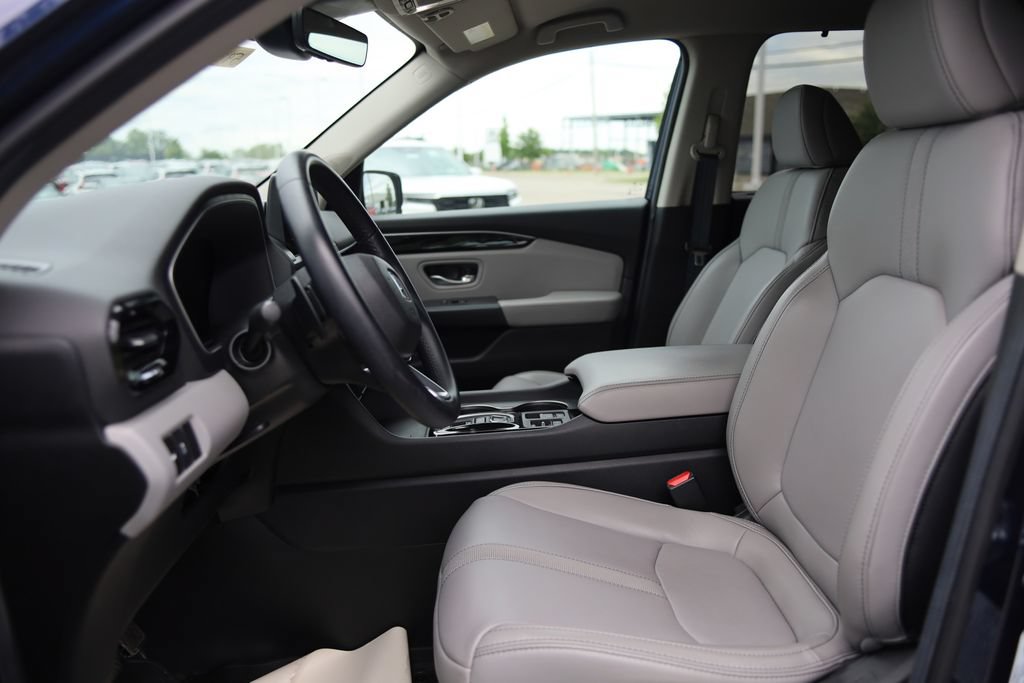 Used 2025 Honda Pilot EX-L image 13