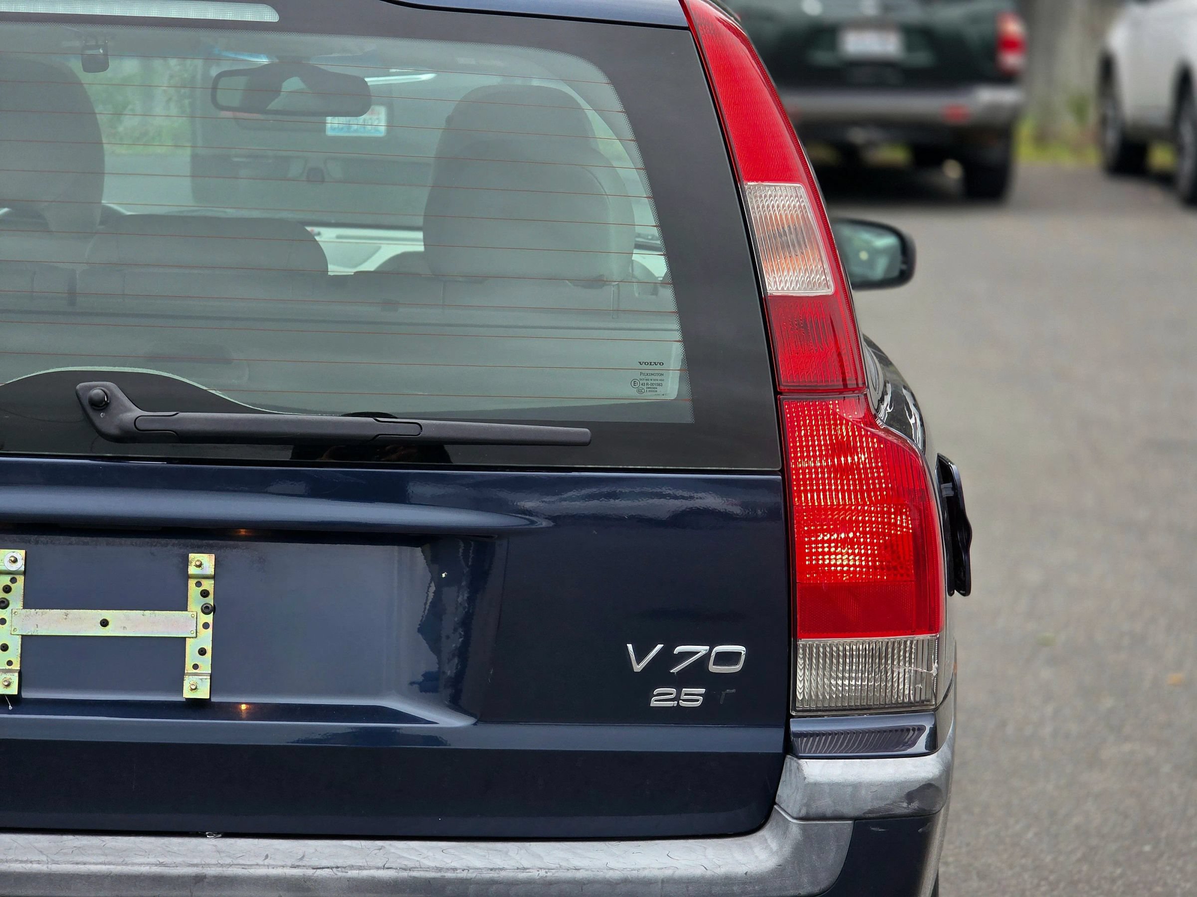 Used 2004 Volvo V70 2.5T FWD image 8