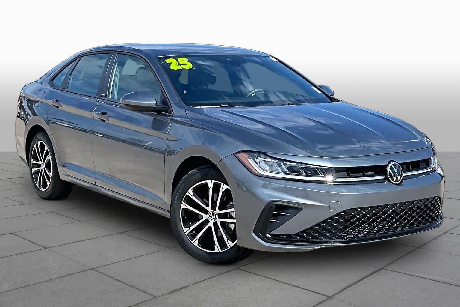 Used 2025 Volkswagen Jetta Sport FWD image 2