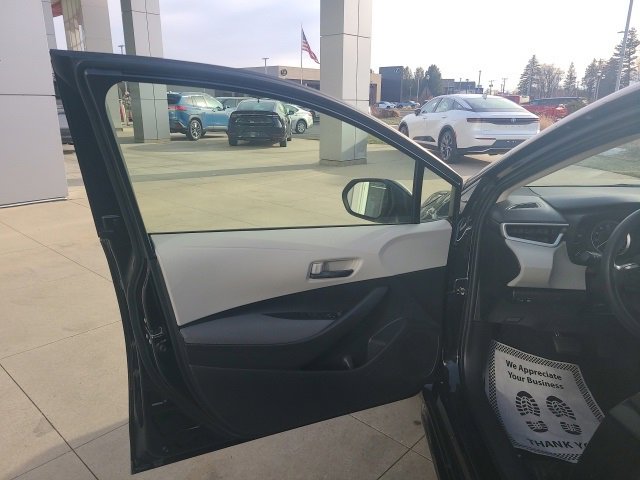 Used 2022 Toyota Corolla LE image 17