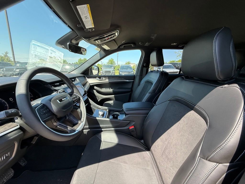 New 2026 Jeep Grand Cherokee Altitude AWD/4WD image 10