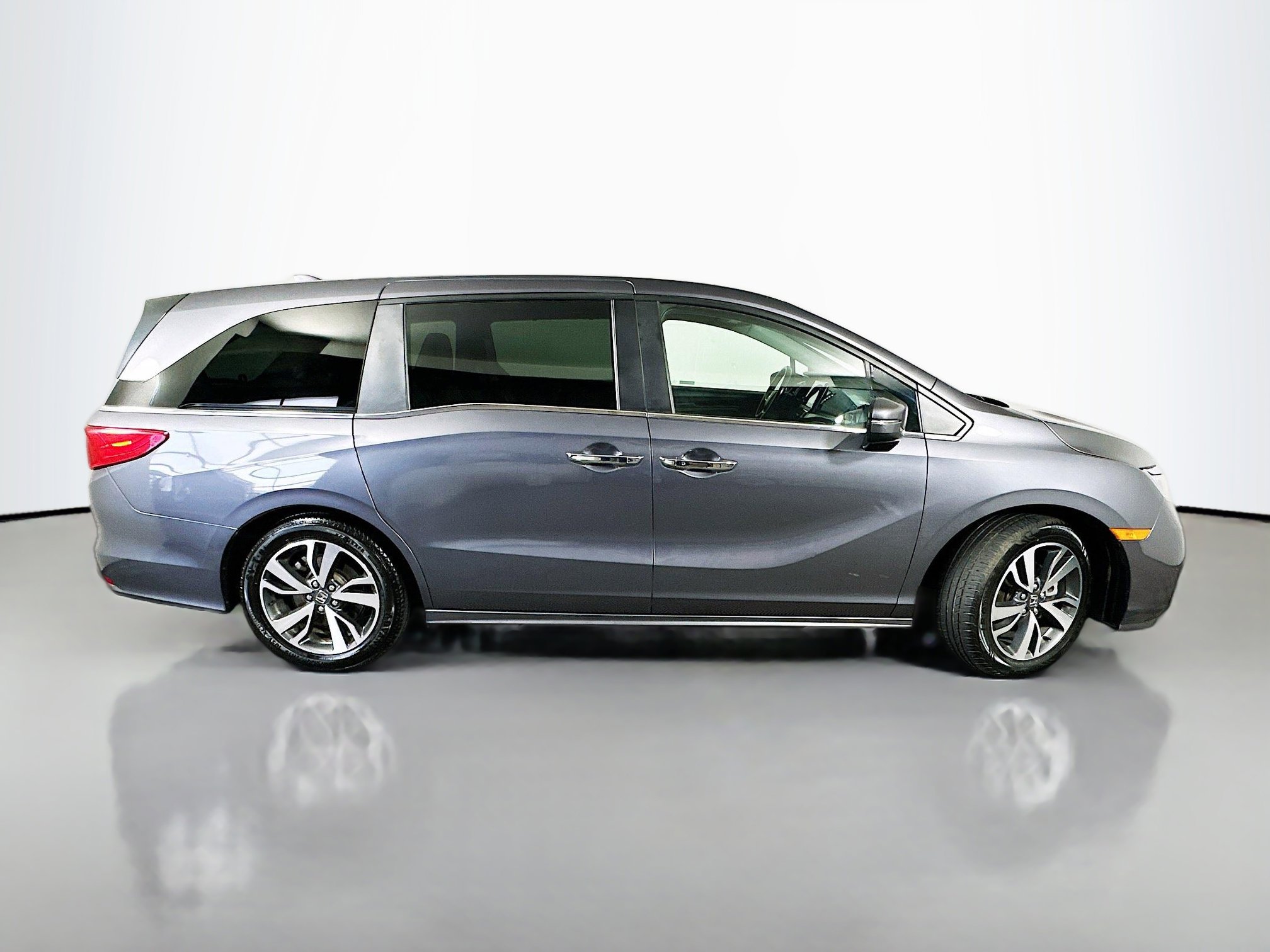 Certified 2024 Honda Odyssey Touring image 8