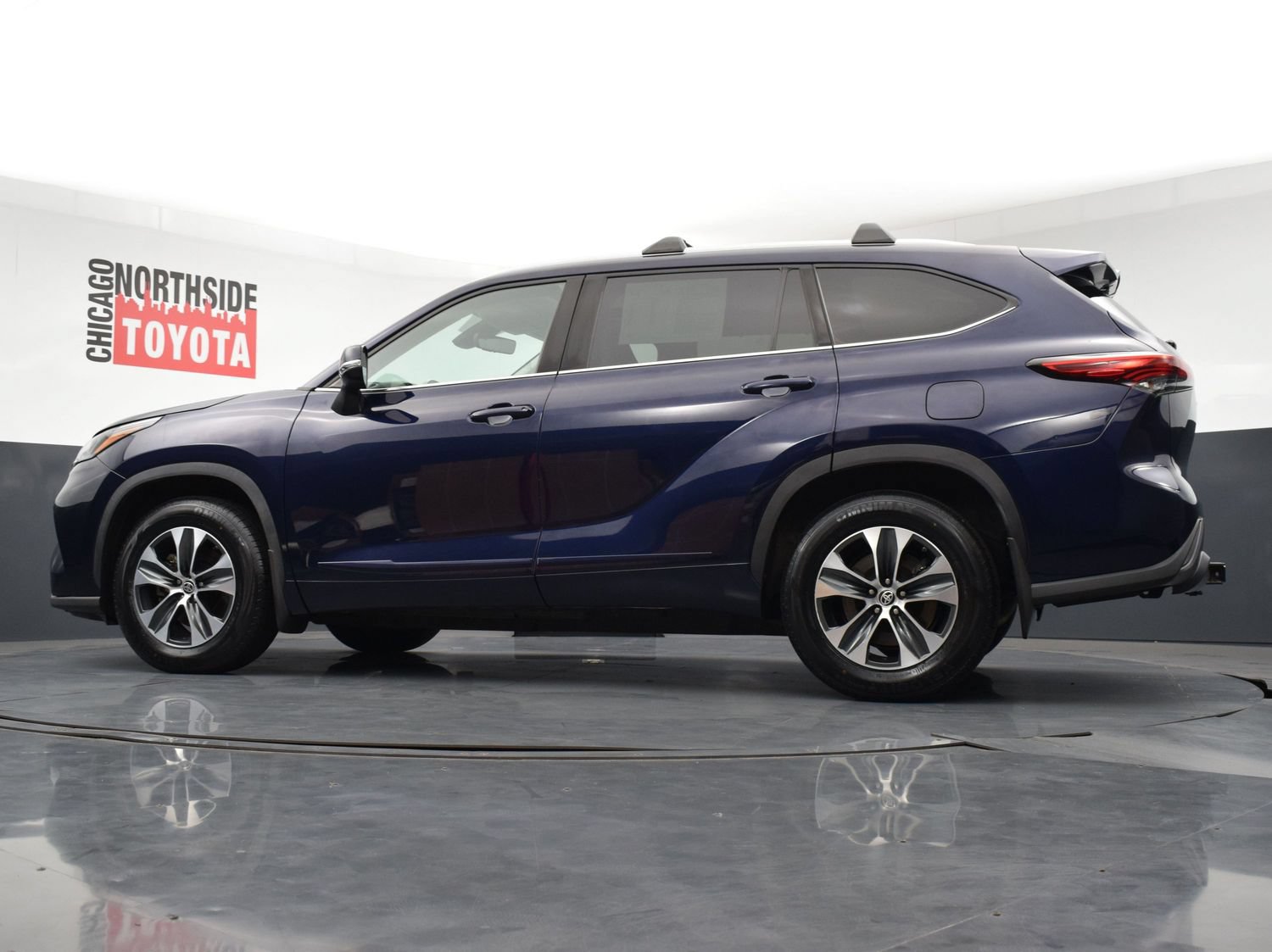 Used 2022 Toyota Highlander XLE AWD/4WD image 31