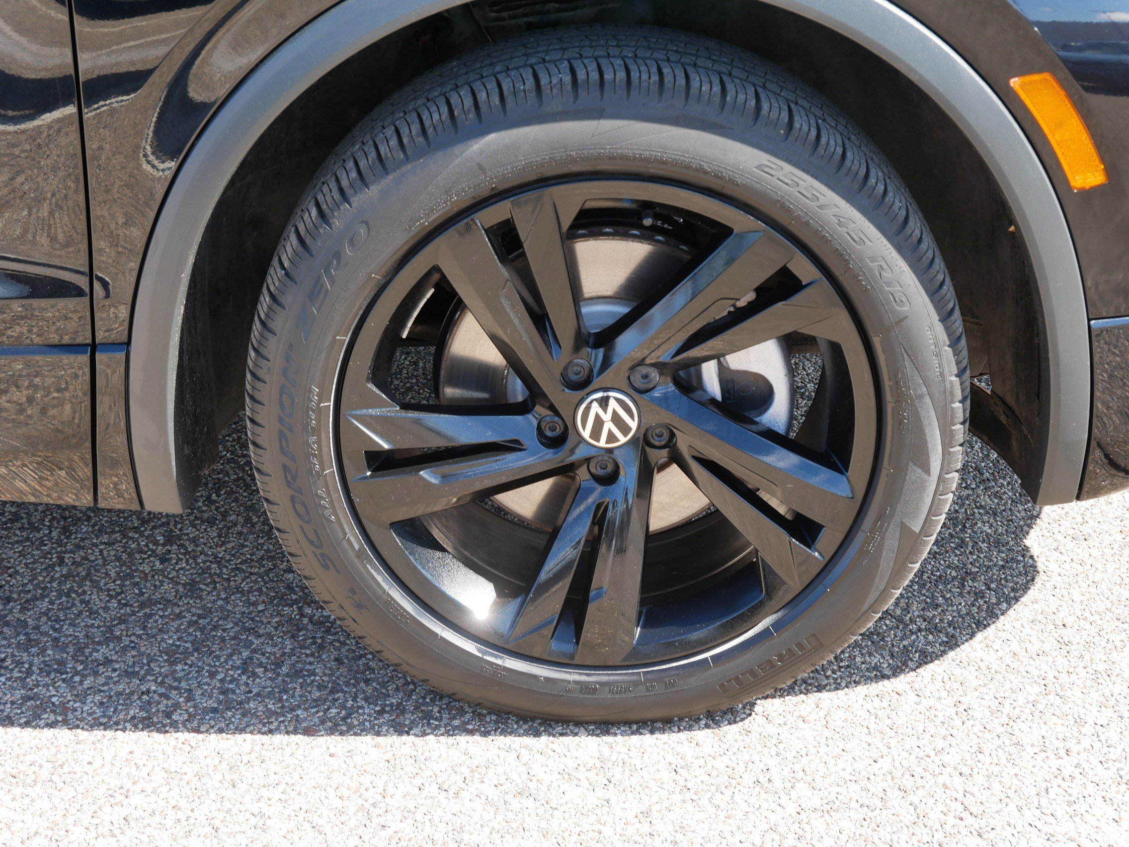 Used 2024 Volkswagen Tiguan SE R-Line w/ MDO Package, Two-Row image 15