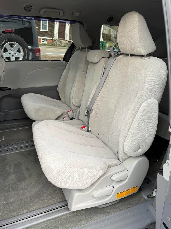 Used 2013 Toyota Sienna LE FWD image 7