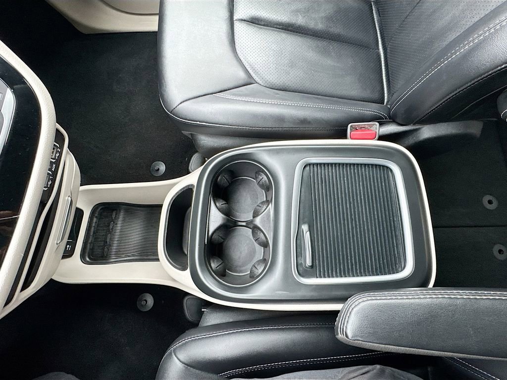 Used 2024 Chrysler Pacifica Touring-L image 23