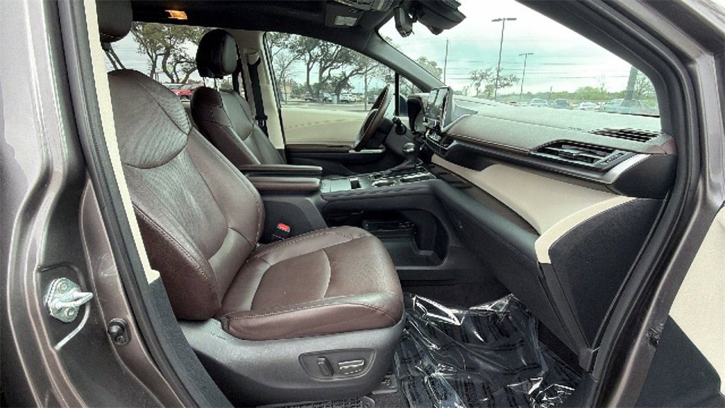 Used 2021 Toyota Sienna Platinum image 40