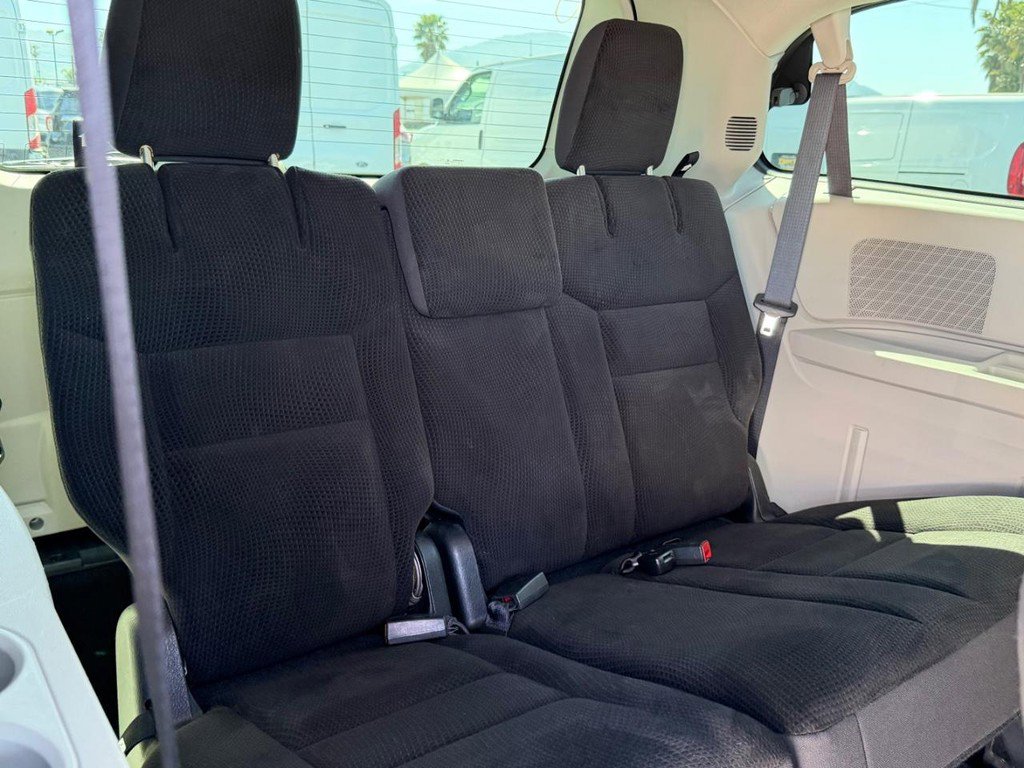 Used 2018 Dodge Grand Caravan SE w/ UConnect Hands-Free Group image 38