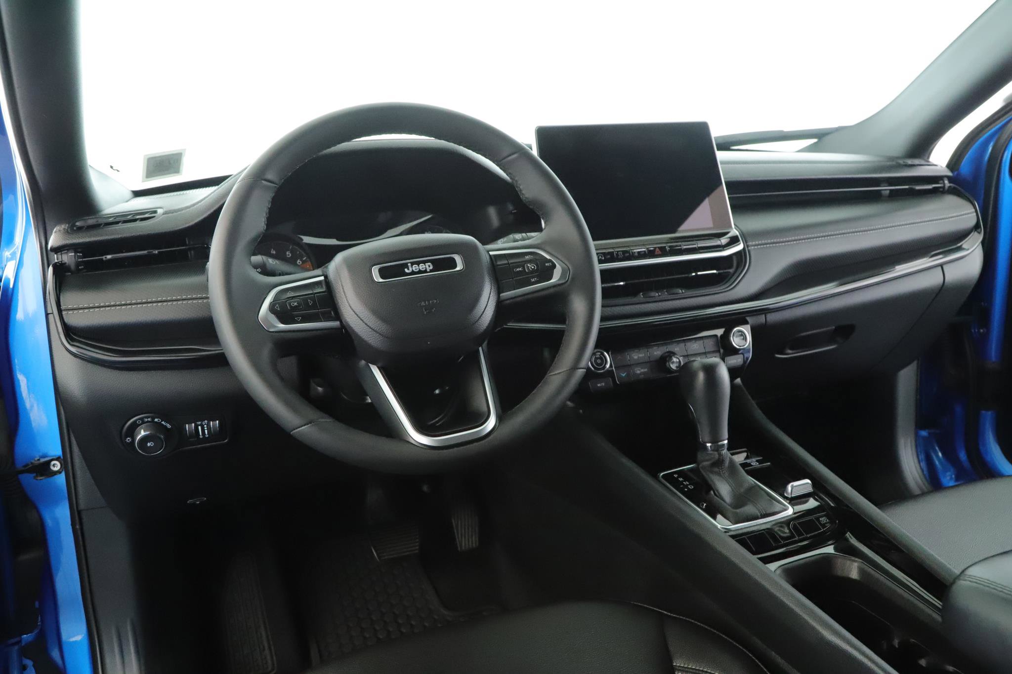 Used 2024 Jeep Compass Latitude w/ Sun and Sound Group image 2