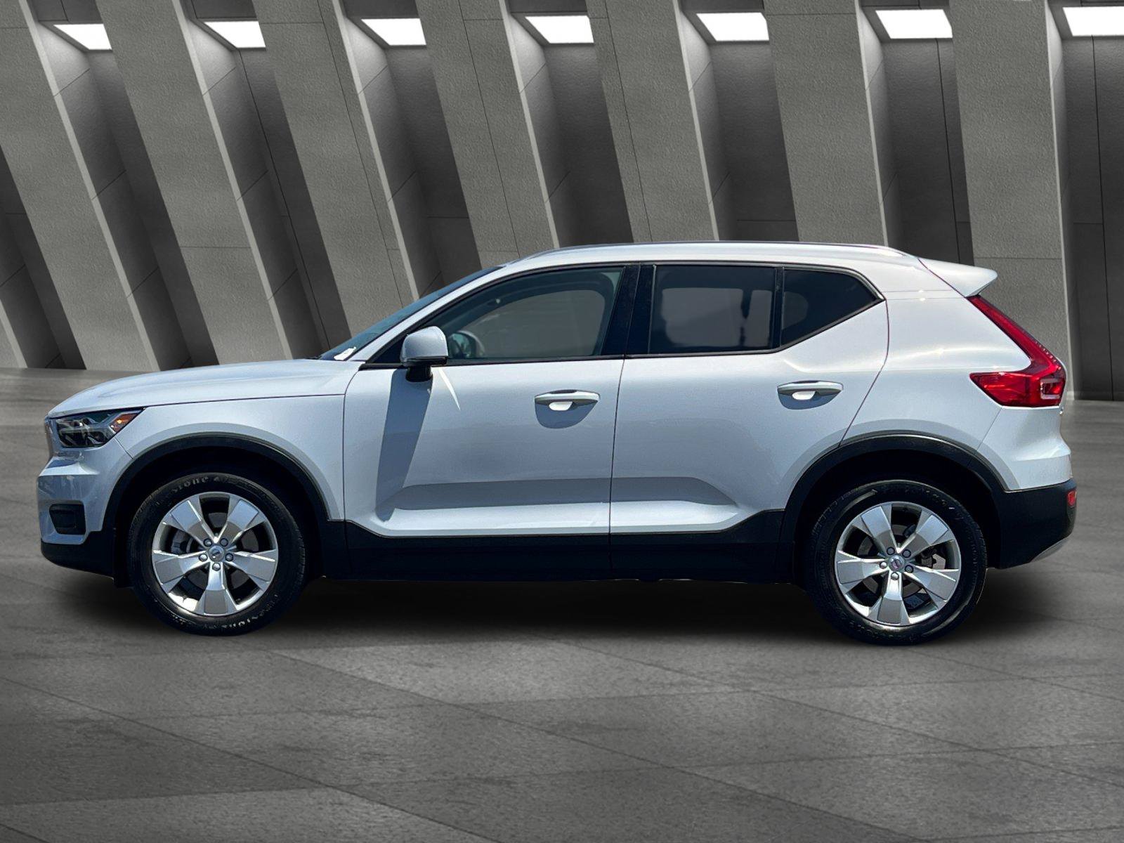 Used 2021 Volvo XC40 T5 Momentum AWD/4WD image 7