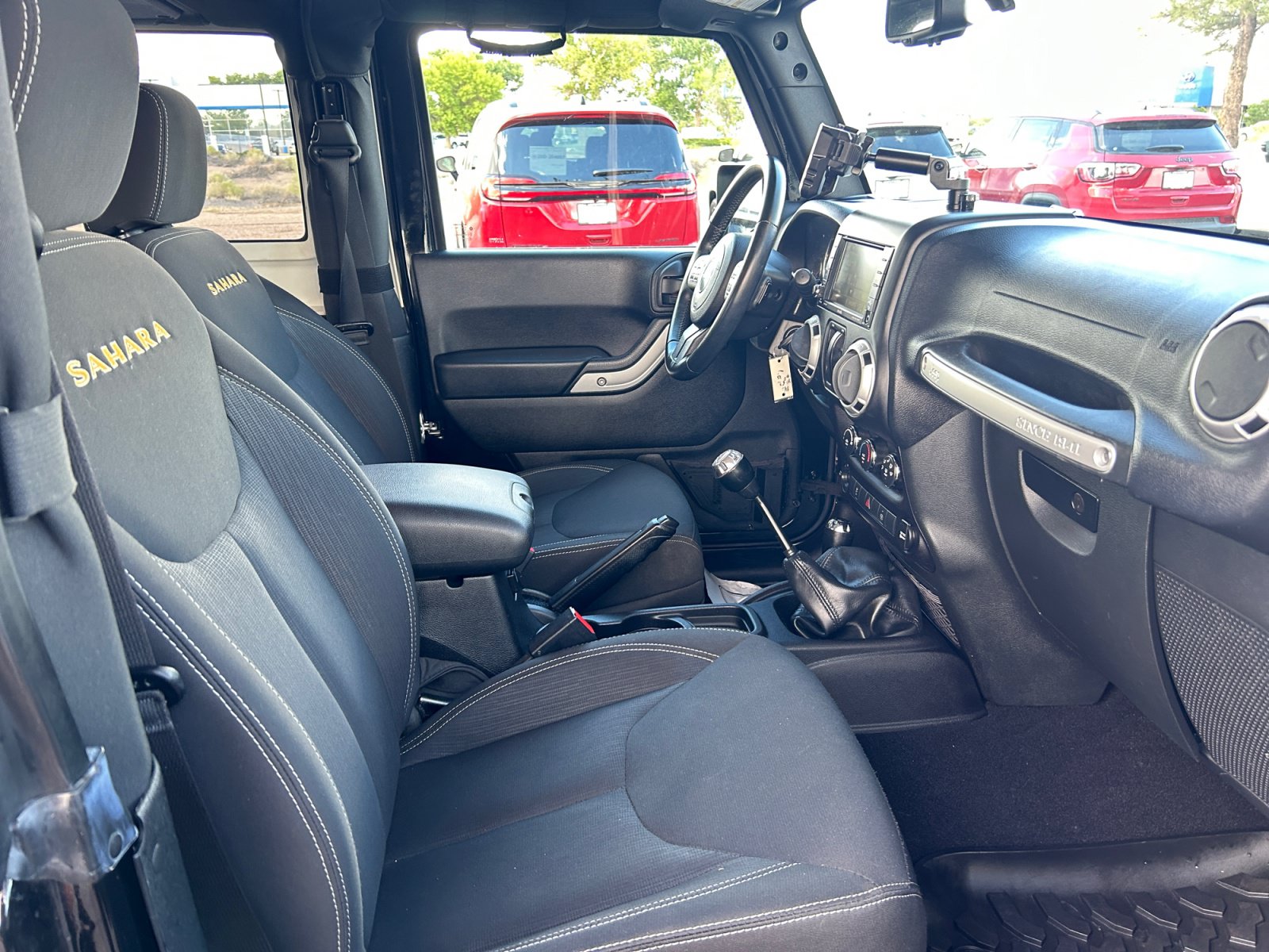 Used 2016 Jeep Wrangler Sahara w/ Connectivity Group AWD/4WD image 19