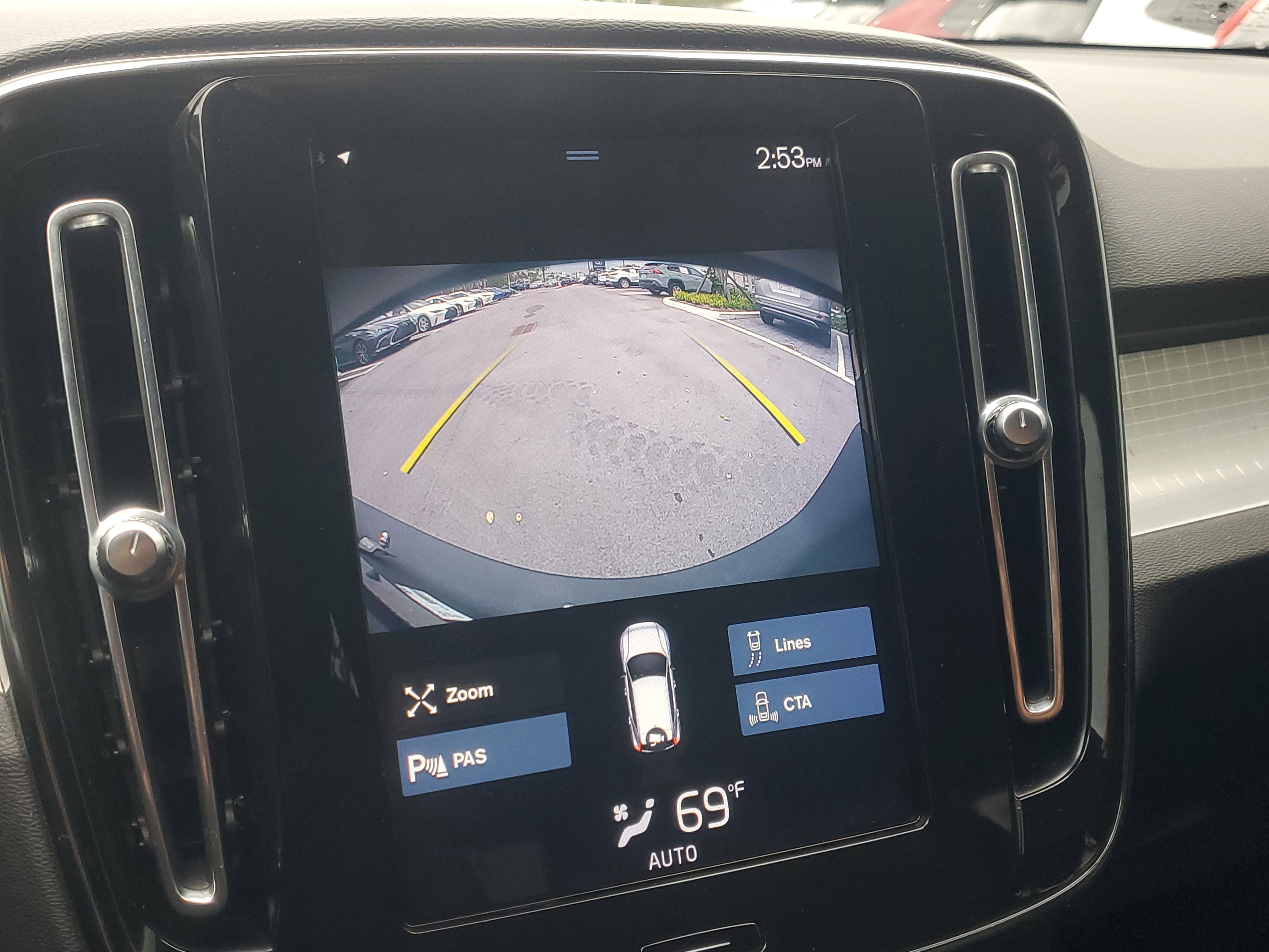 Used 2021 Volvo XC40 T4 Momentum w/ Protection Package Premier image 27